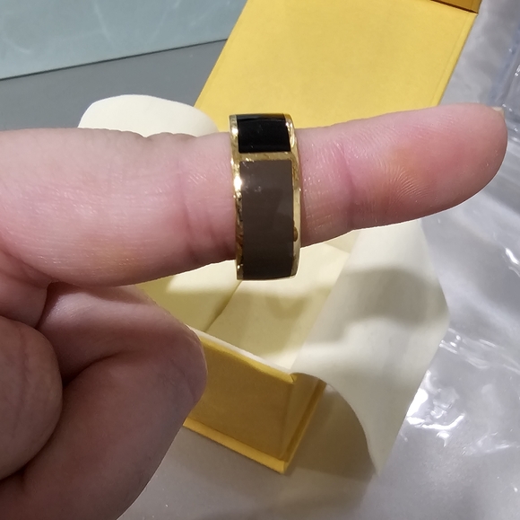 Authentic Fendi ring size Large with original box - Picture 6 of 9